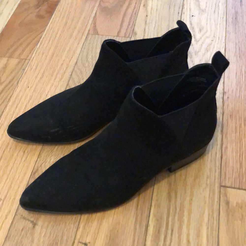 Black chelsea boots